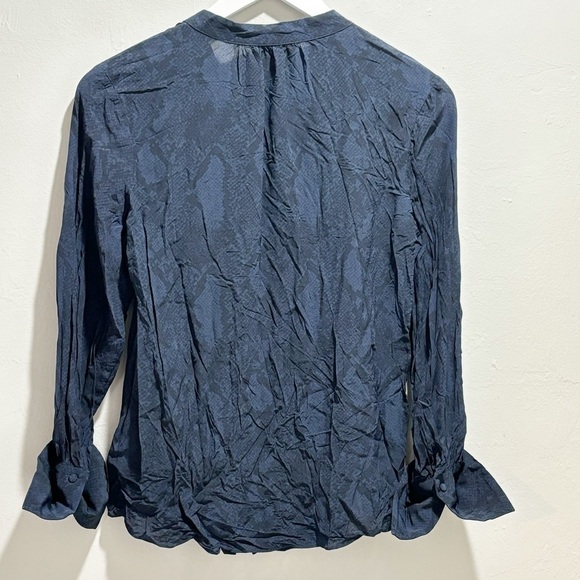 JOIE Women’s Black Blue Reptile Print TARIANA Blouse Long Cuff Button Up Size S - Picture 3 of 7